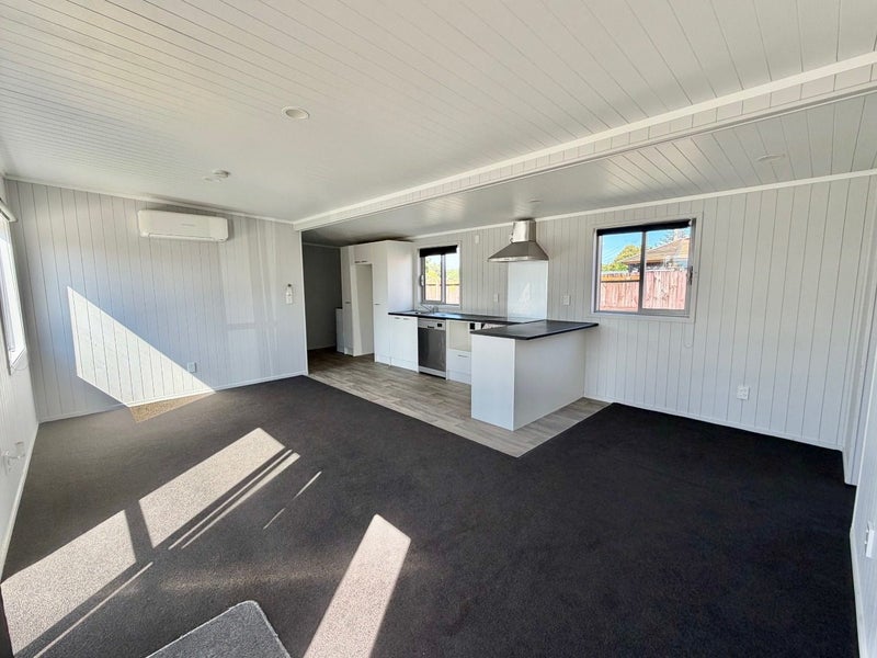 8 Lynmore Drive, Hillpark, Auckland - Carousel 2