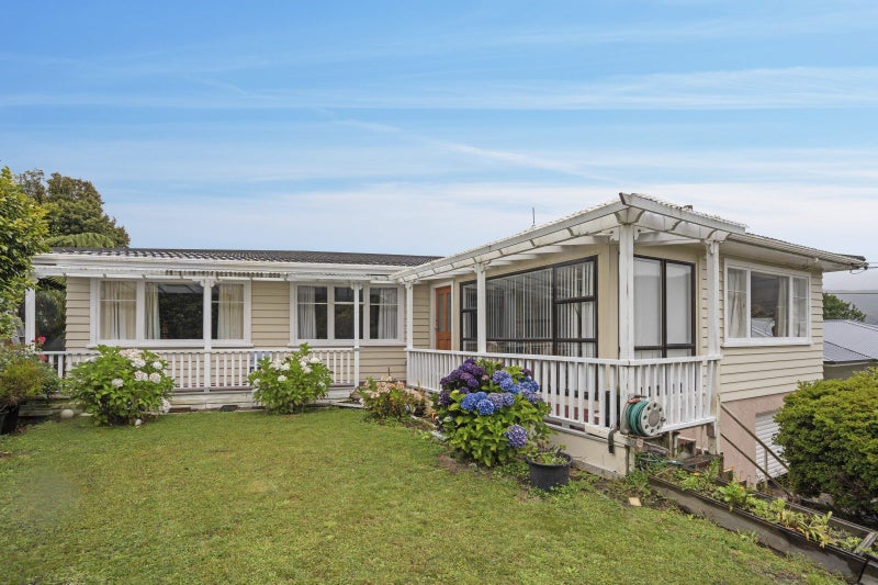 12 Lane Crescent, Tawa, Wellington - Carousel 1