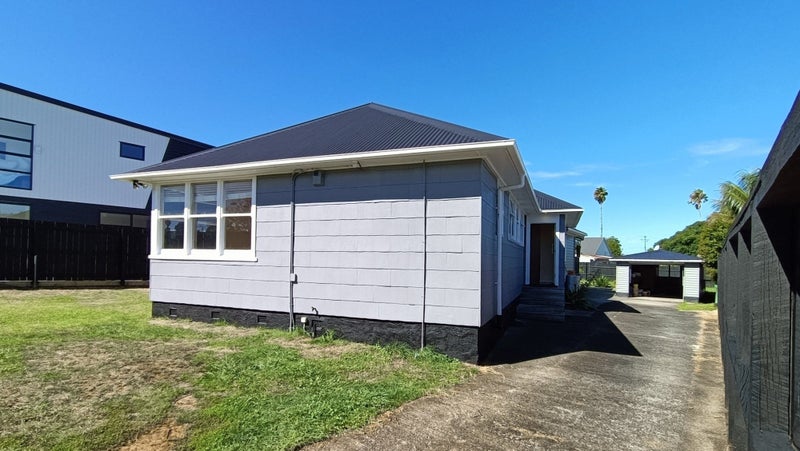 20 Pirangi Street, Point England, Auckland - Carousel 2