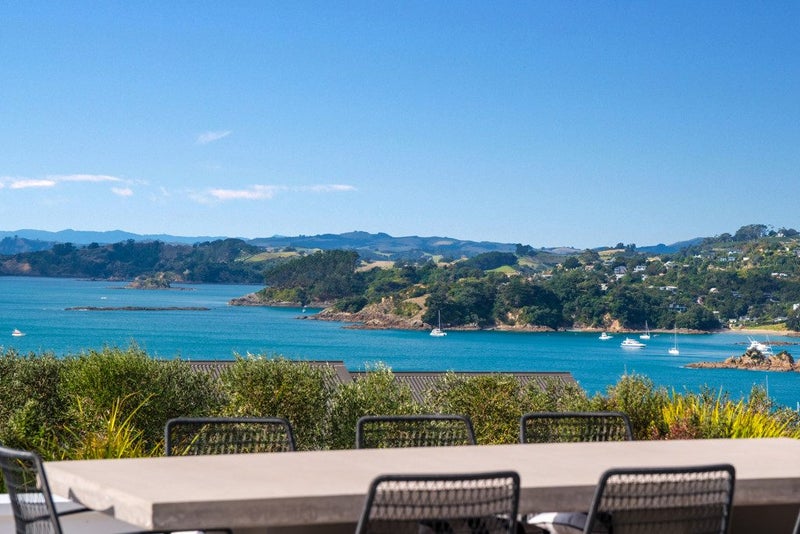 39 Tiri Road, Oneroa, Waiheke Island - Carousel 1