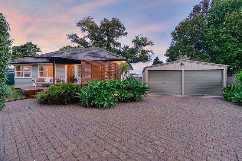42 Hereford Street, Te Atatu Peninsula, Auckland - Carousel 2