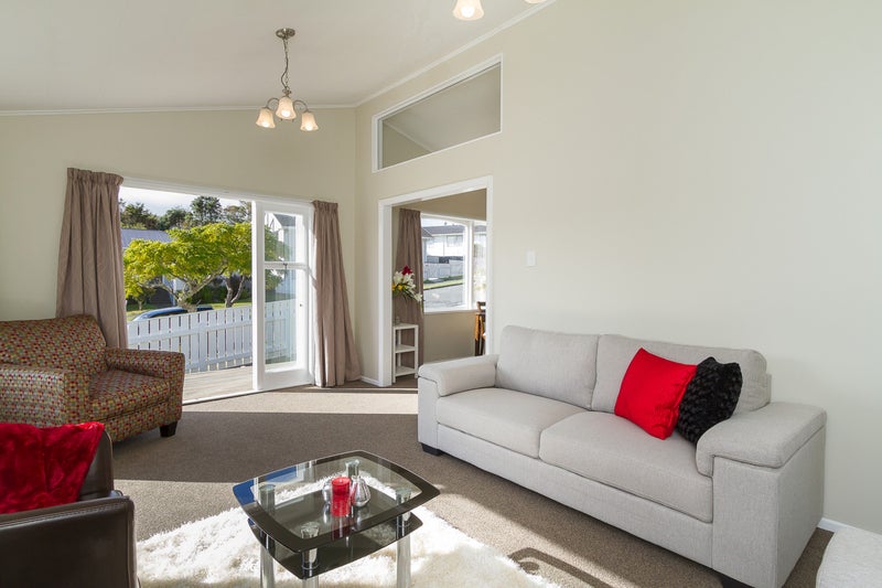 7 Christchurch Crescent, Kelson, Lower Hutt - Carousel 2