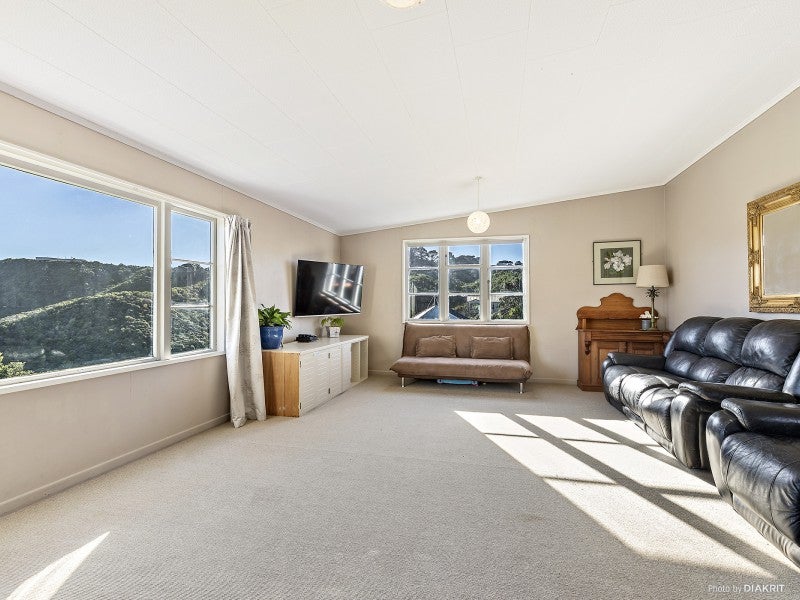 135 Nevay Road, Karaka Bays, Wellington - Carousel 2