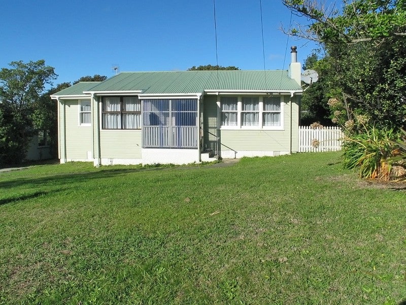 17 Tuki Street, Titahi Bay, Porirua - Carousel 1
