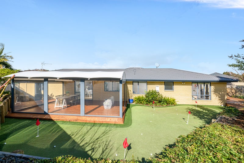 9 William Gamble Drive, Greenhithe, Auckland - Carousel 1