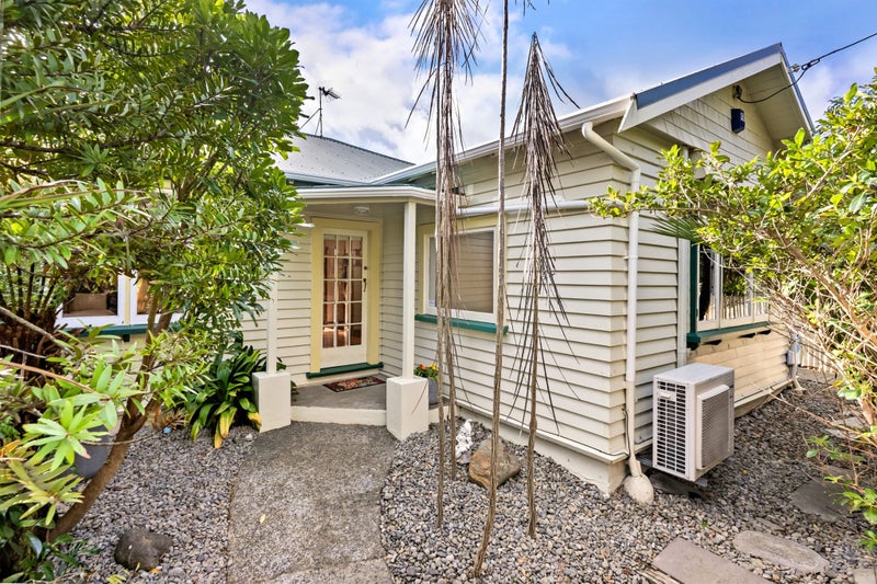 318 Karori Road, Karori, Wellington - Carousel 1