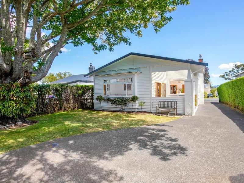 3 Hawea Road, Point Chevalier, Auckland - Carousel 2