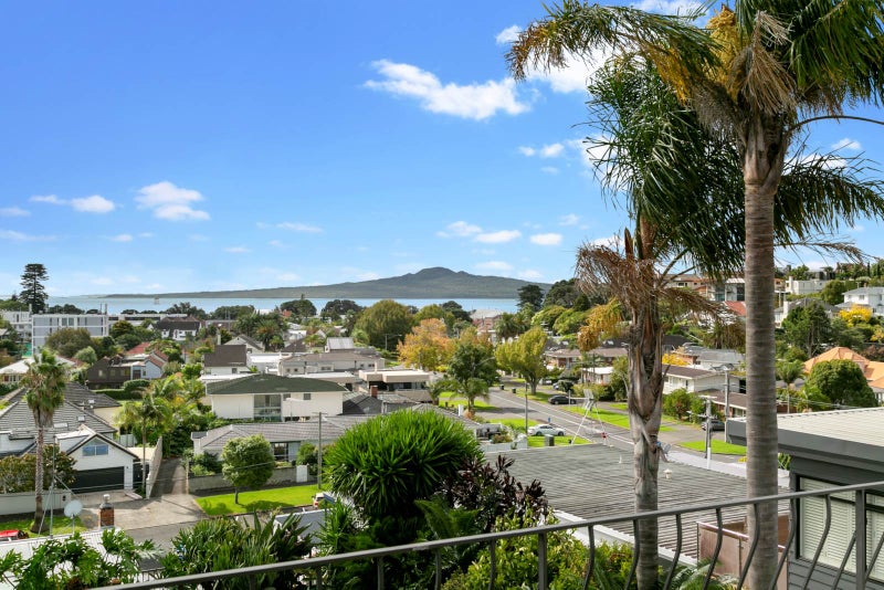 20 Codrington Crescent, Mission Bay, Auckland - Carousel 2