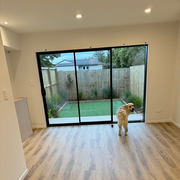 5/9 Flanshaw Road, Te Atatu South, Auckland - Carousel 2