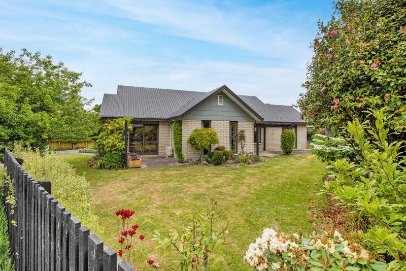 17 Karnak Crescent, Russley, Christchurch - Carousel 2