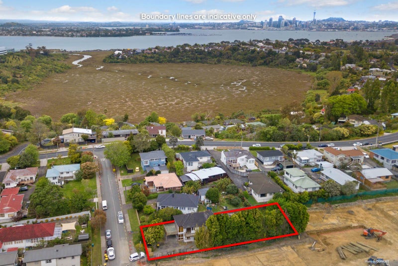 87 Tonar Street, Northcote, Auckland - Carousel 1