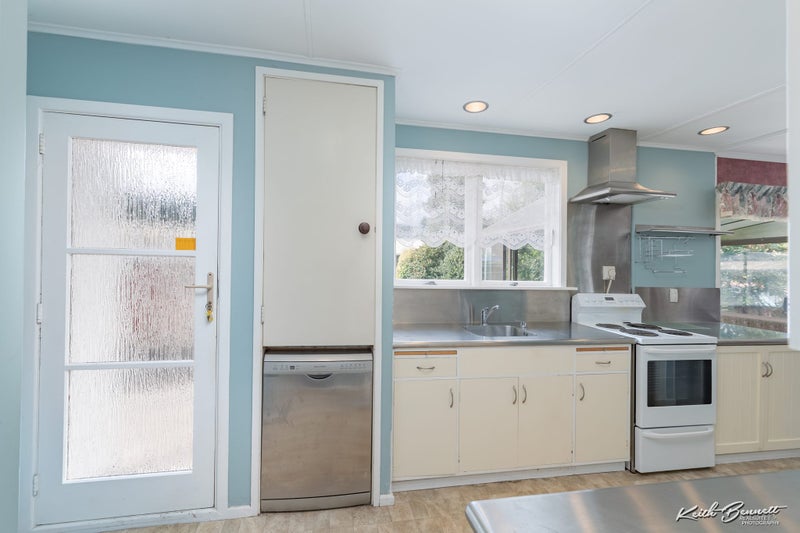 62 Oregon Drive, Maoribank, Upper Hutt - Carousel 17