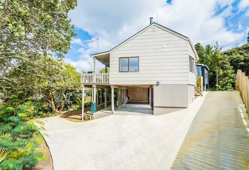 33 Glen Vista Place, Bayview, Auckland - Carousel 1