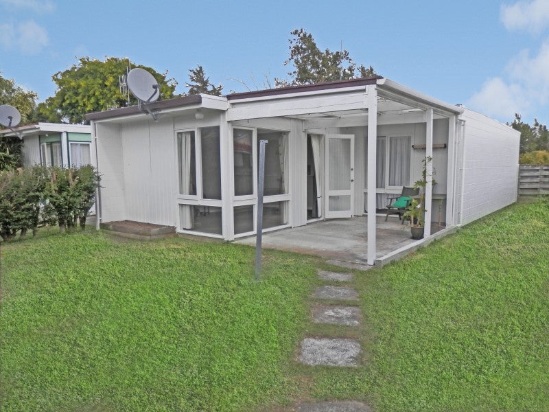 9 Westmere Place, Takaro, Palmerston North - Carousel 1