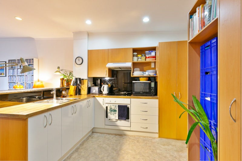 4/3 Kelvin Grove, Te Aro, Wellington - Carousel 2