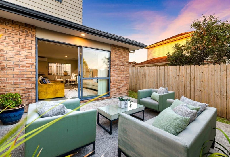 10 Orbit Place, Flat Bush, Auckland - Carousel 2