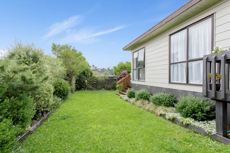 2/213 Waitemata Drive, Ranui, Auckland - Carousel 2