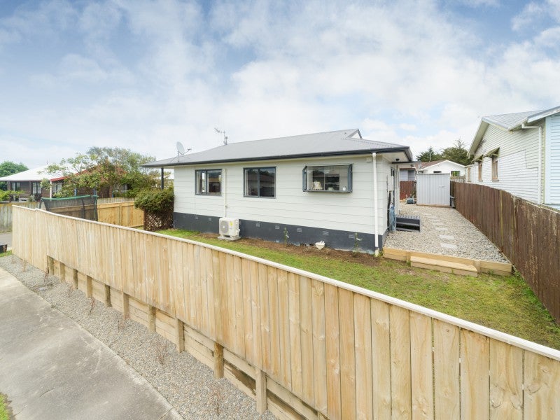 17 Dahlstrom Grove, Kelvin Grove, Palmerston North - Carousel 22