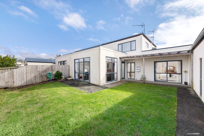 8C Charlenne Close, Ranui, Auckland - Carousel 1