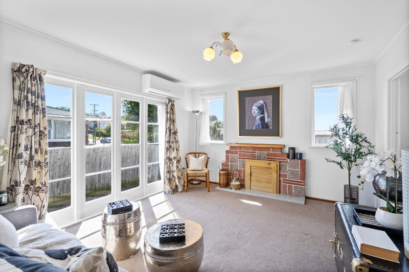 38 Valonia Street, New Windsor, Auckland - Carousel 2