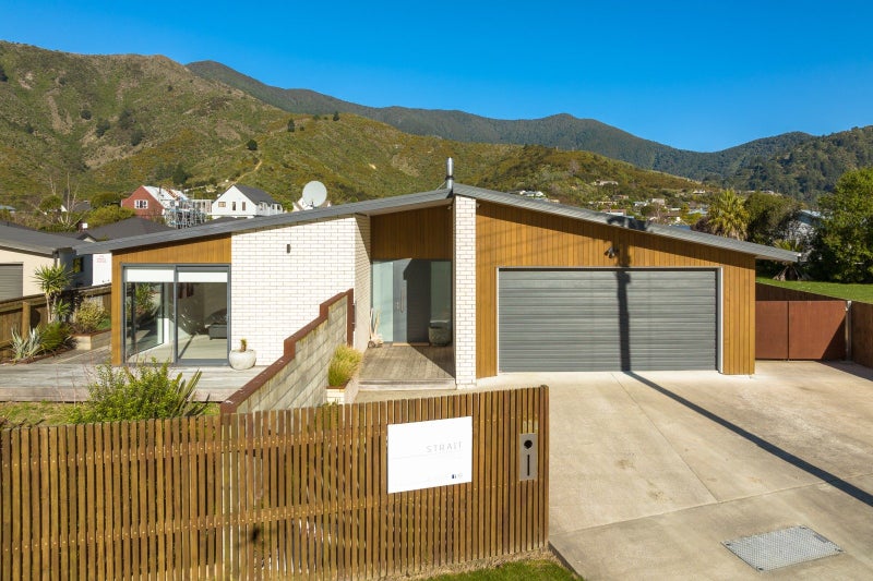 11B Beach Road, Waikawa, Picton - Carousel 1