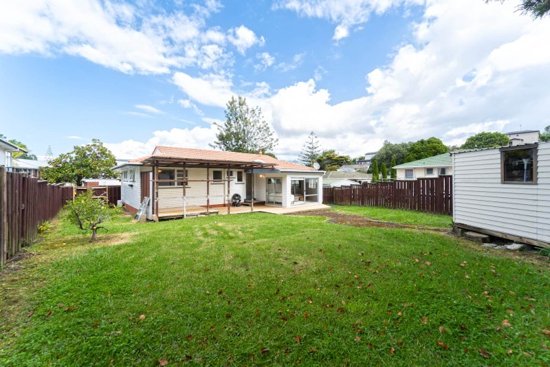 4 Datura Place, Sunnynook, Auckland - Carousel 2