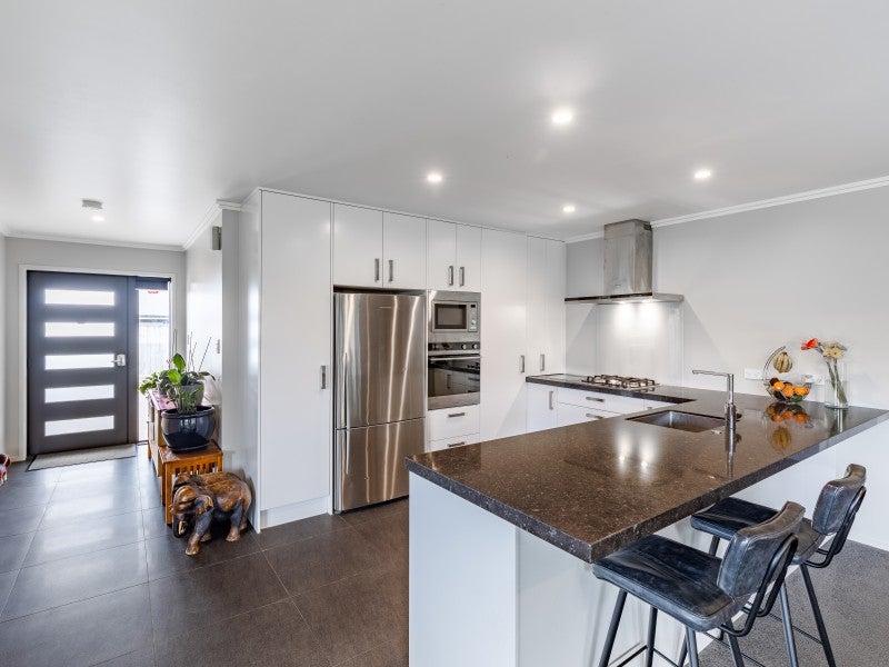 3 Cessna Lane, Glen Avon, New Plymouth - Carousel 2