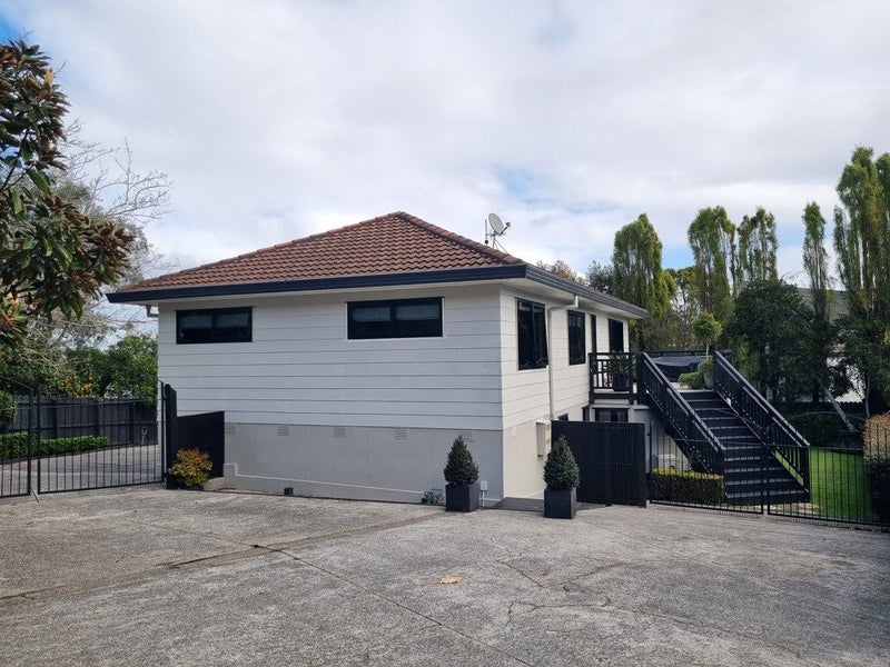 18 Sandgate Avenue, Botany Downs, Auckland - Carousel 2
