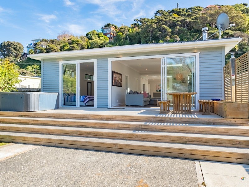 38 Airlie Road, Plimmerton, Porirua - Carousel 1