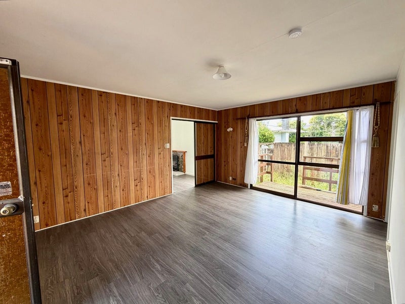 32 Pembroke Street, Papatoetoe, Auckland - Carousel 2