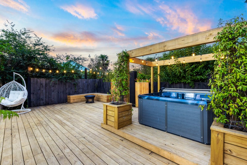 8 Daffodil Street, Titirangi, Auckland - Carousel 1