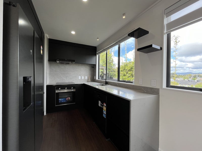 30 Benchmark Drive, Massey, Auckland - Carousel 1
