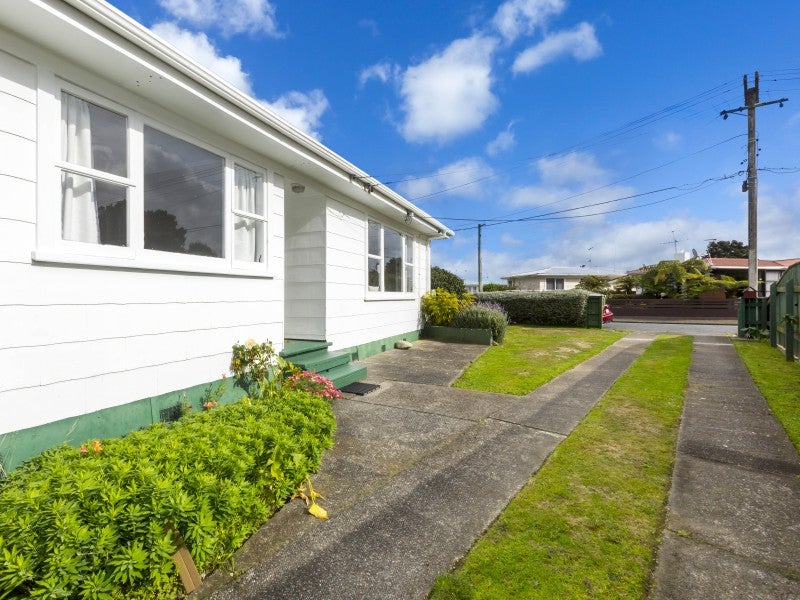24 Benge Crescent, Clouston Park, Upper Hutt - Carousel 2