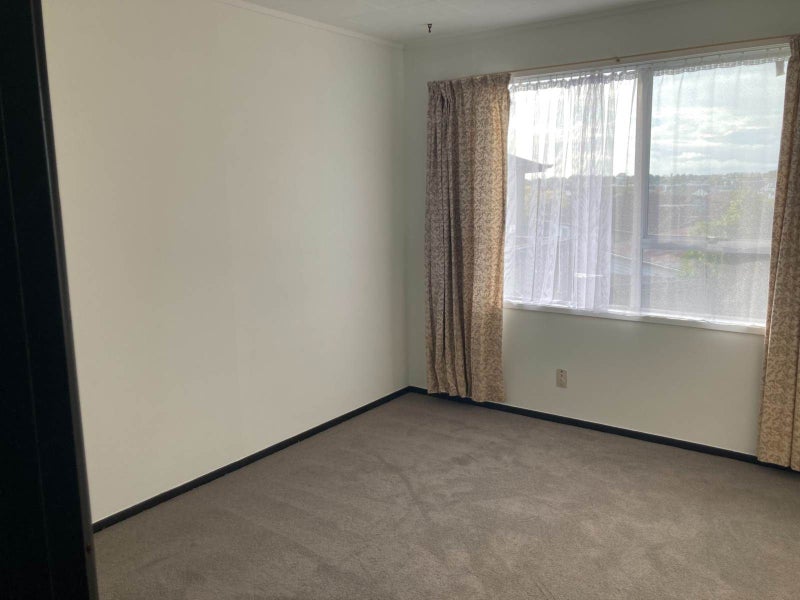 4 Struan Place, Highland Park, Auckland - Carousel 9