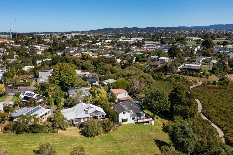 37 Saltaire Street, Avondale, Auckland - Carousel 2