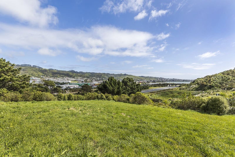 11 Wairau Lane, Aotea, Porirua - Carousel 1