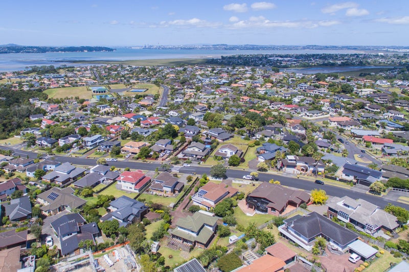 71 Lagoon Way, West Harbour, Auckland - Carousel 37