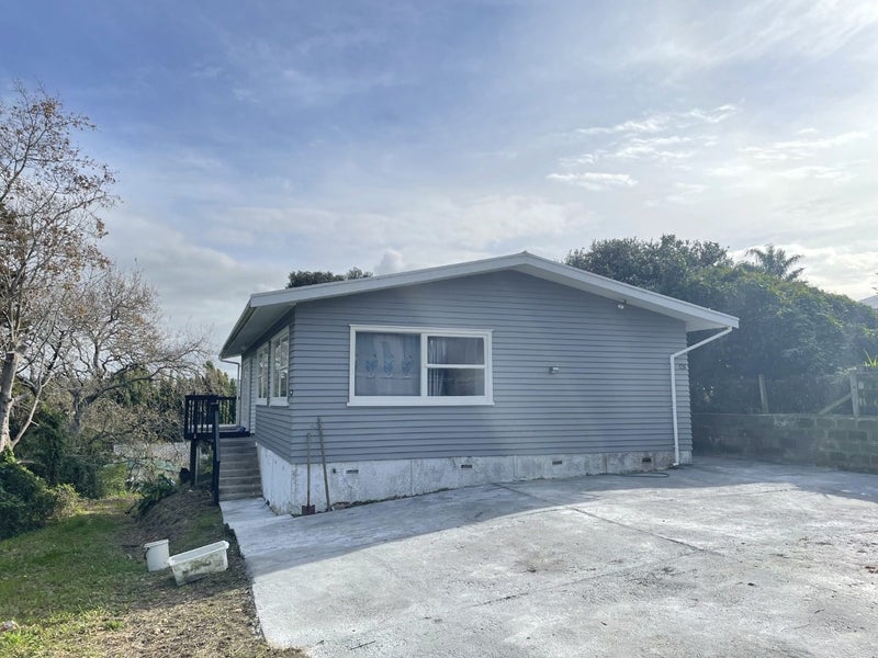5A Springbank Lane, Te Atatu Peninsula, Auckland - Carousel 1