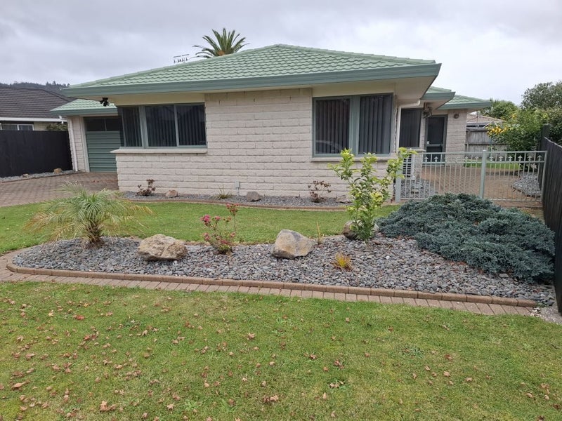 3A Thelma Place, Lynmore, Rotorua - Carousel 1