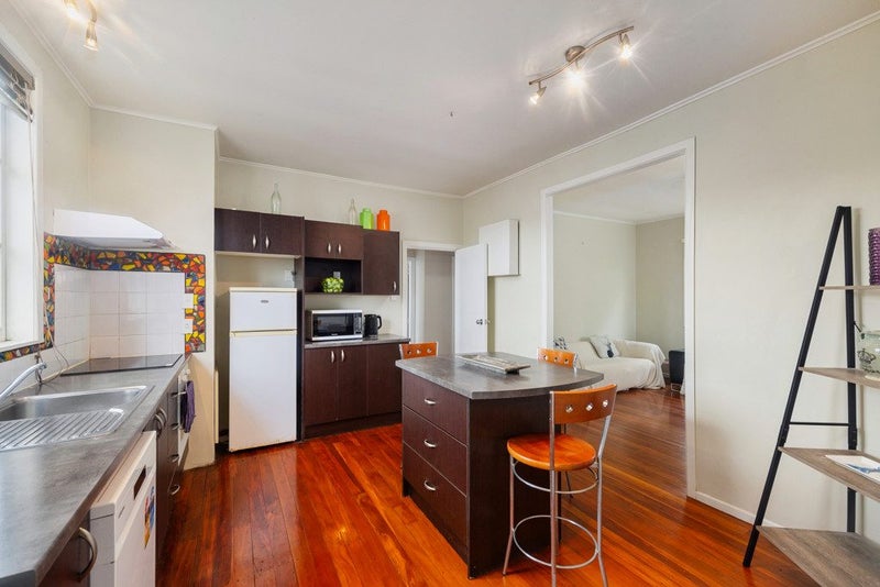 24 Arahoe Road, New Lynn, Auckland - Carousel 2