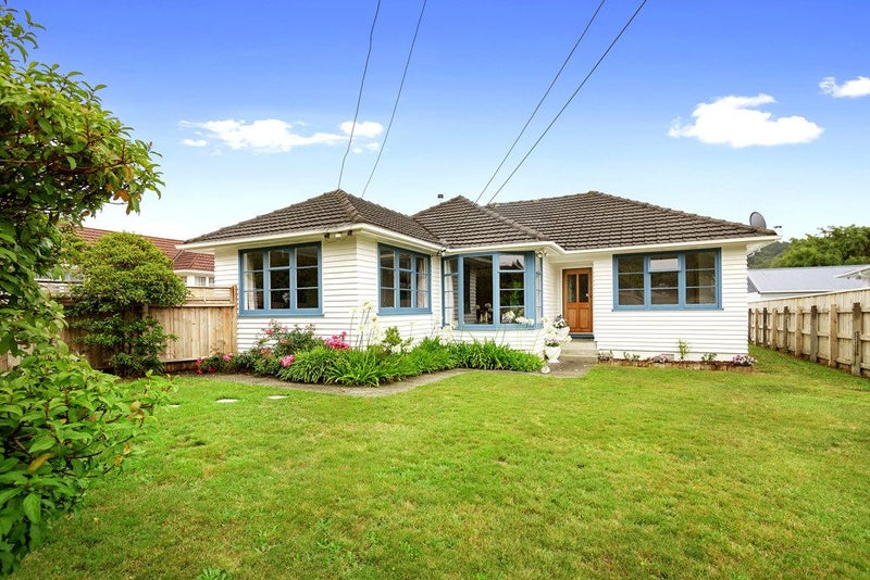320 Stokes Valley Road, Stokes Valley, Lower Hutt - Carousel 1