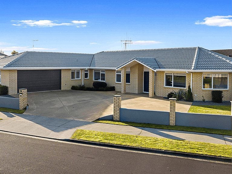 4 Vermont Court, Huntington, Hamilton - Carousel 1