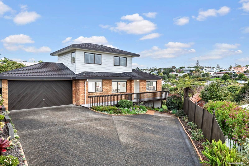 2/884 Beach Road, Waiake, Auckland - Carousel 1