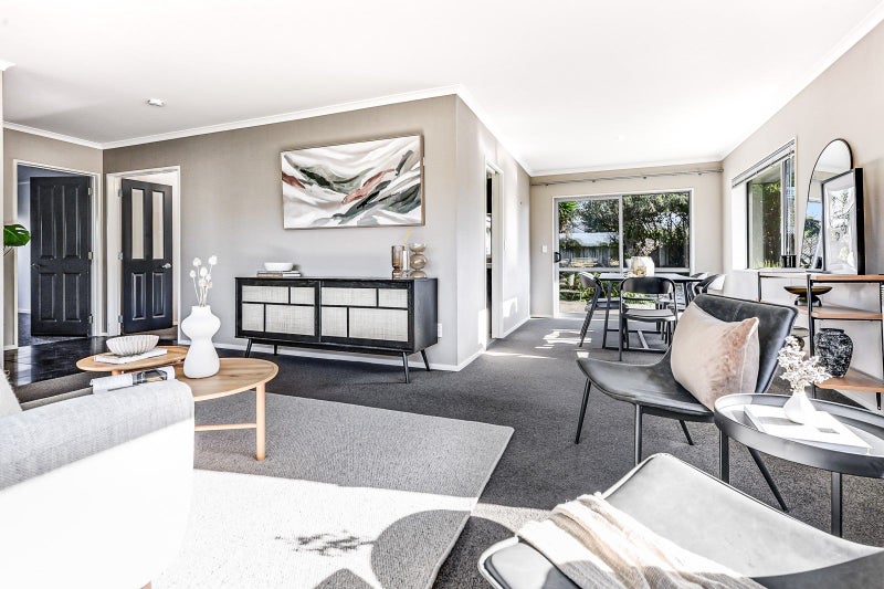 8 Rosewood Court, Huntington, Hamilton - Carousel 1