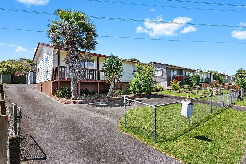 15 Palermo Place, Clover Park, Auckland - Carousel 2