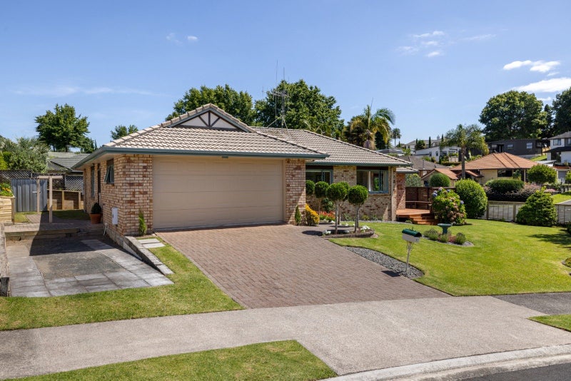 1 Hadleigh Place, Bethlehem, Tauranga - Carousel 2