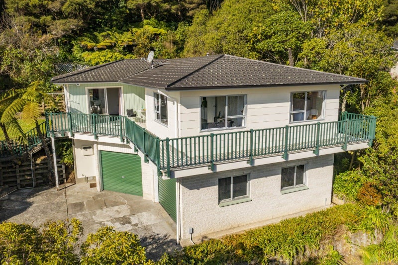 4 Chanel Grove, Waterloo, Lower Hutt - Carousel 1