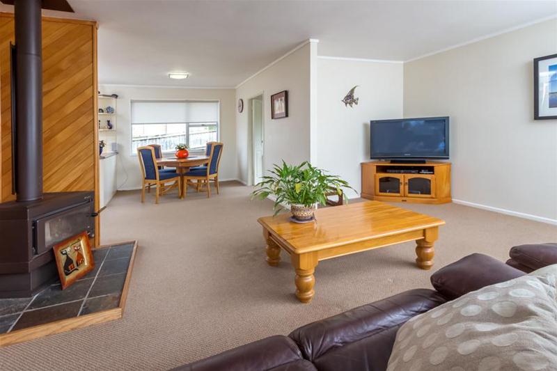 13 Binda Place, Botany Downs, Auckland - Carousel 11