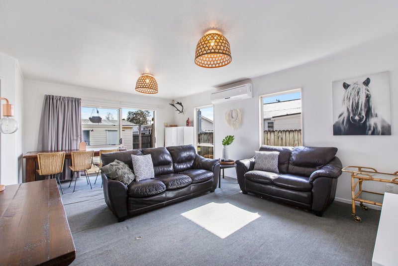 2/14 Graham Road, Conifer Grove, Takanini - Carousel 2