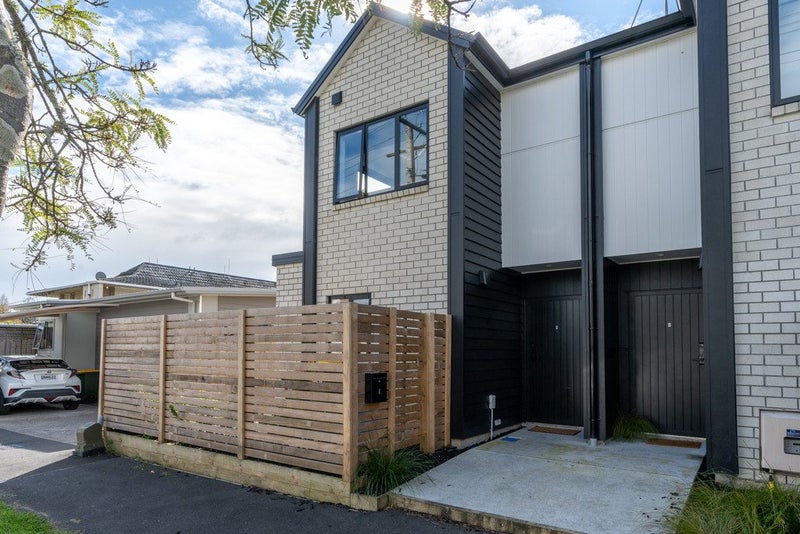1/12 Charlemont Street, Whitiora, Hamilton - Carousel 1